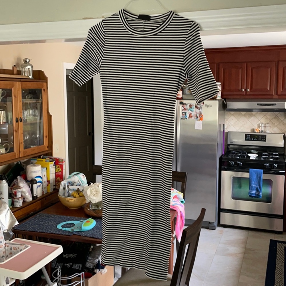 Body con black and white stripe dress